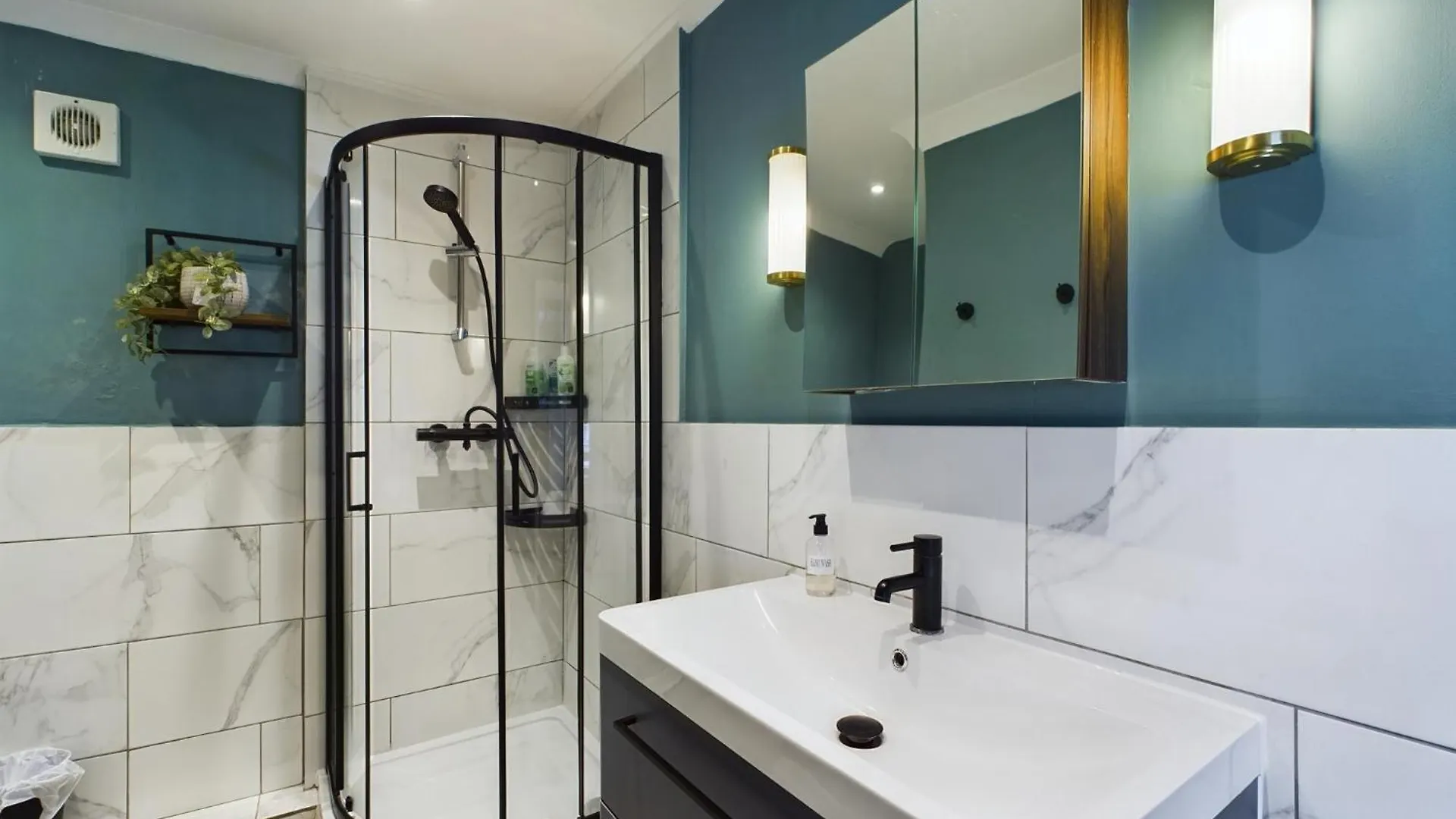Chic 2 Bed House In Brighton City Centre - Sleeps 5