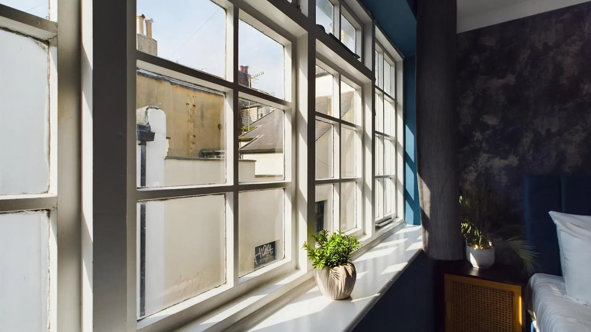 Chic 2 Bed House In Brighton City Centre - Sleeps 5 0*,
