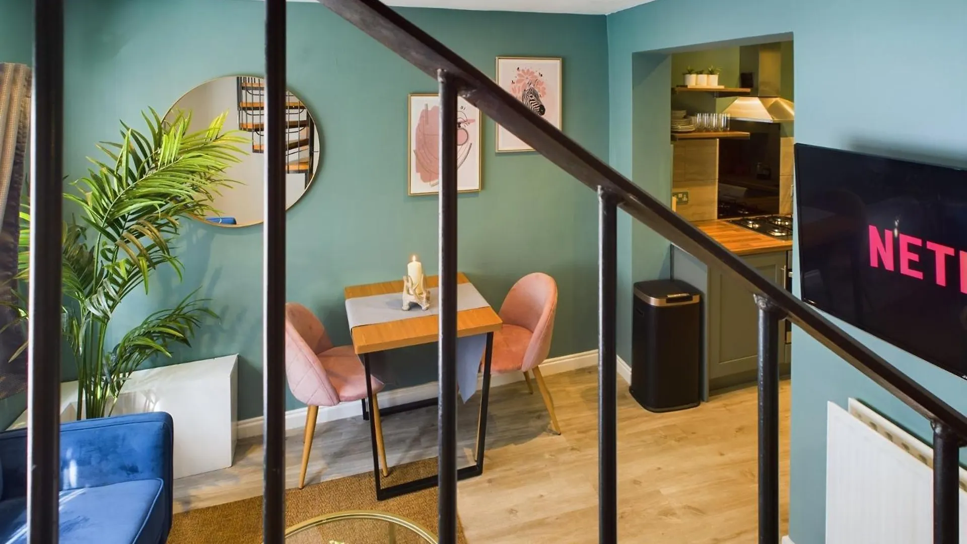 Chic 2 Bed House In Brighton City Centre - Sleeps 5 0*,  United Kingdom