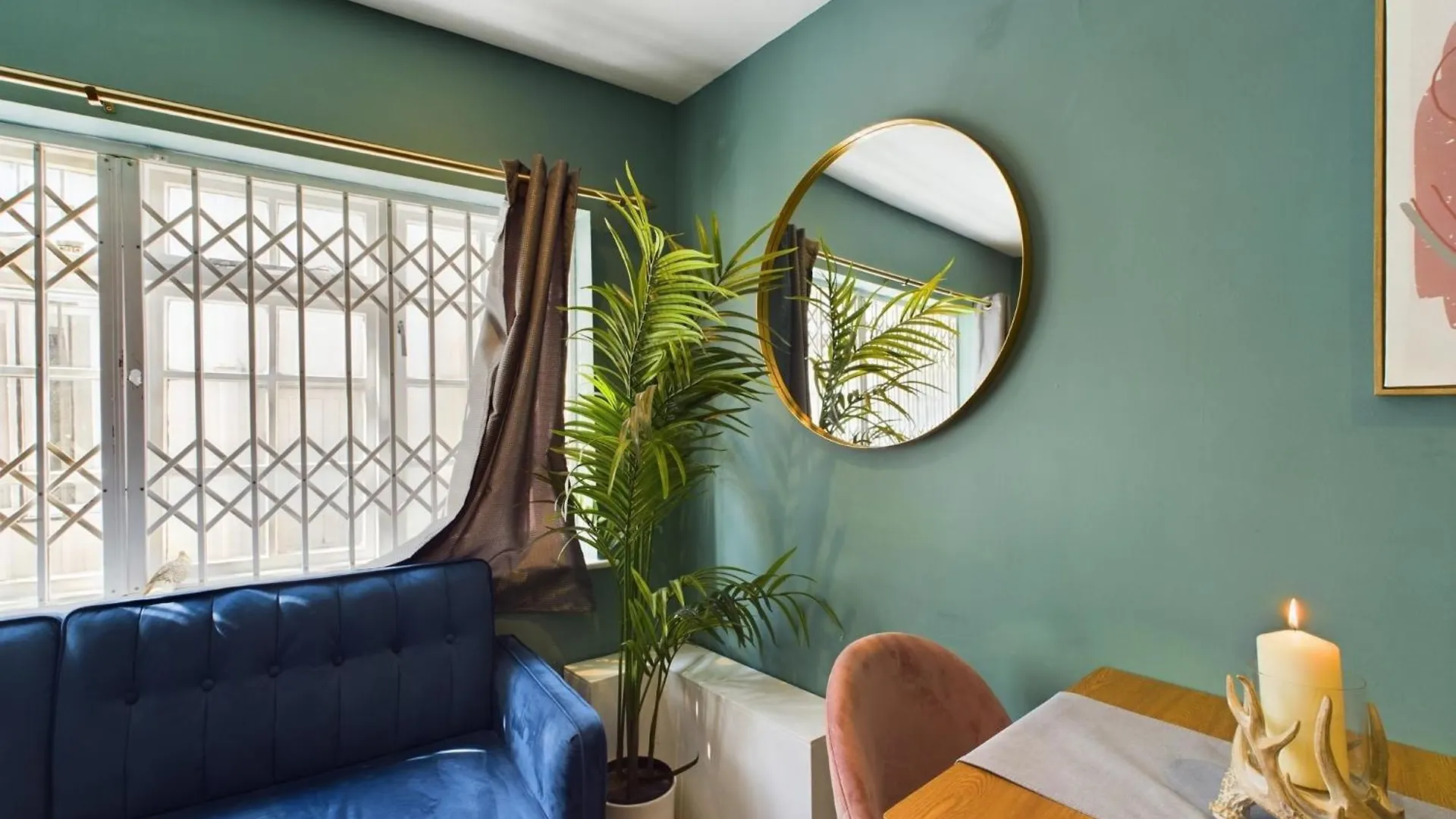 Chic 2 Bed House In Brighton City Centre - Sleeps 5 0*,  United Kingdom