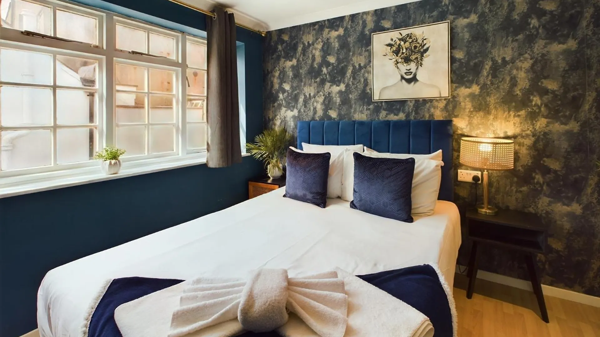 Chic 2 Bed House In Brighton City Centre - Sleeps 5 Apartment
